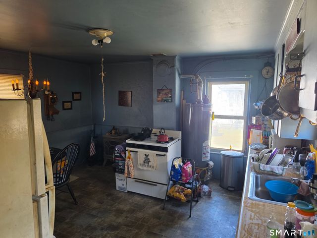 129 Woodstock Avenue, Putnam, CT 06260