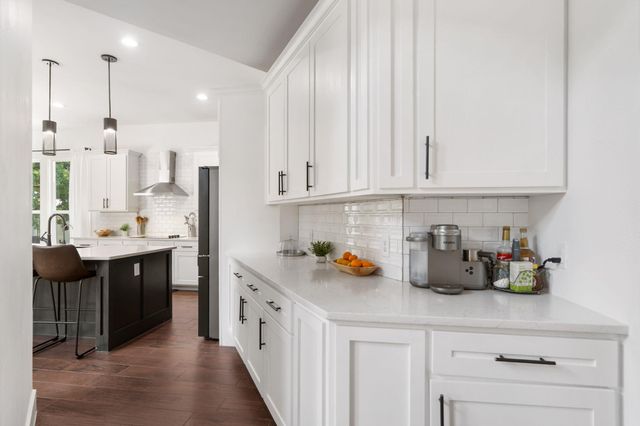227 Heritage Oaks DR, Cedar Creek, TX 78612