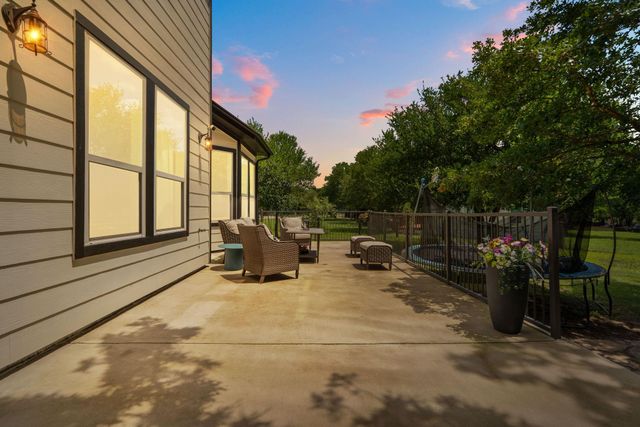 227 Heritage Oaks DR, Cedar Creek, TX 78612