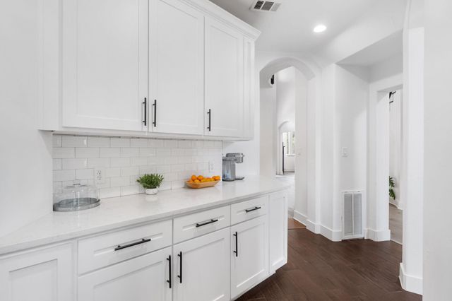 227 Heritage Oaks DR, Cedar Creek, TX 78612