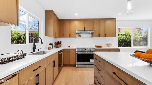 2283 Northpark Street, Thousand Oaks, CA 91362