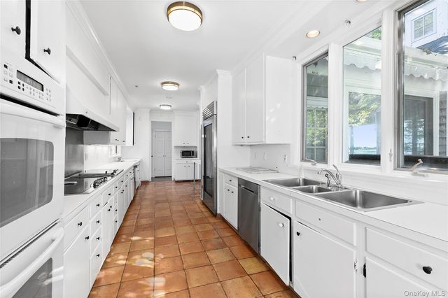 11 Bay Road, Quogue, NY 11959