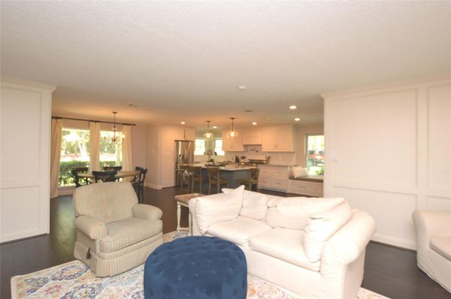 2 Woodhaven Wood Court, The Woodlands, TX 77380