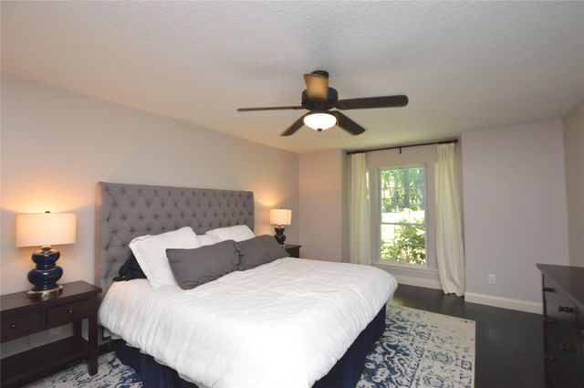 2 Woodhaven Wood Court, The Woodlands, TX 77380