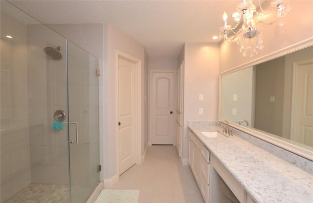 2 Woodhaven Wood Court, The Woodlands, TX 77380