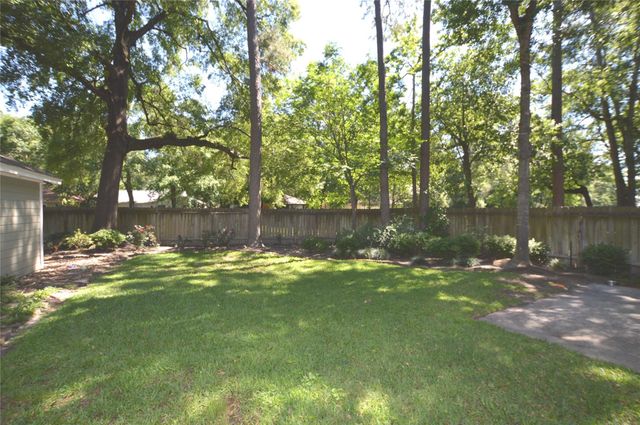 2 Woodhaven Wood Court, The Woodlands, TX 77380