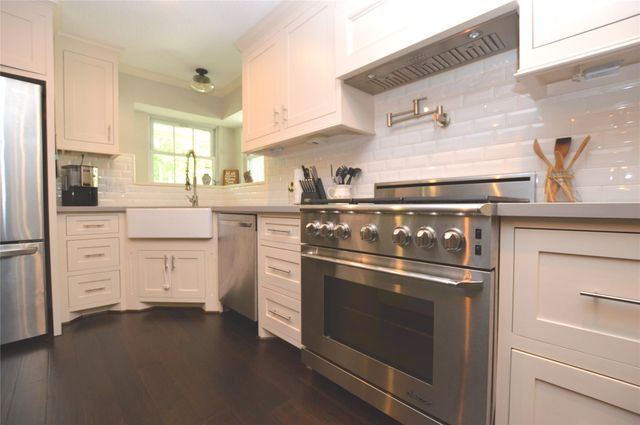 2 Woodhaven Wood Court, The Woodlands, TX 77380