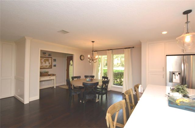 2 Woodhaven Wood Court, The Woodlands, TX 77380