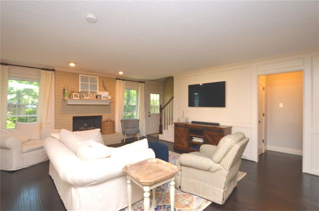 2 Woodhaven Wood Court, The Woodlands, TX 77380