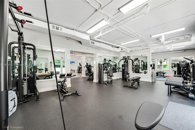 277 Veleros Ct, Coral Gables, FL 33143