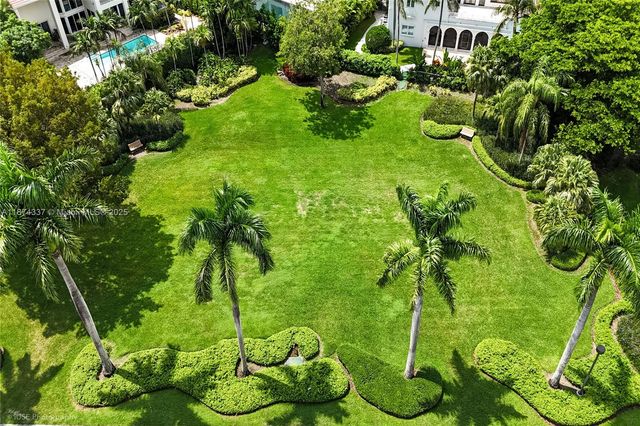 277 Veleros Ct, Coral Gables, FL 33143