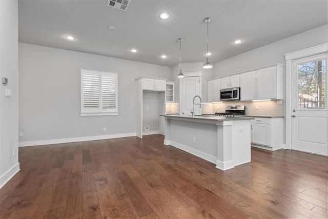 909 Oak Street C, Houston, TX 77018