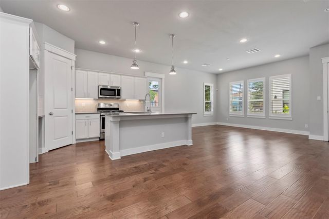 909 Oak Street C, Houston, TX 77018