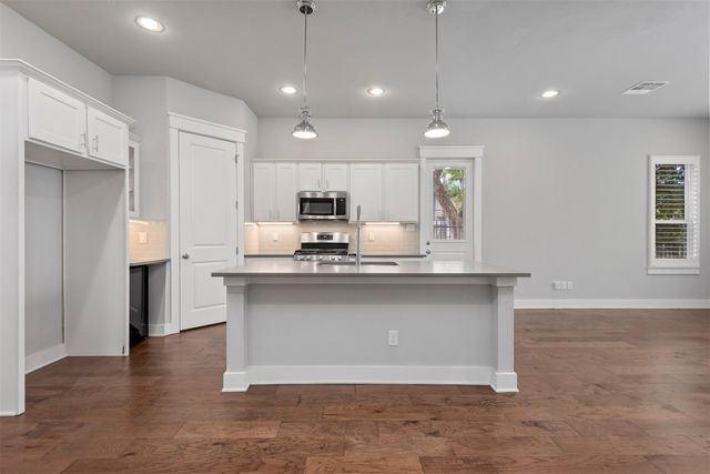 909 Oak Street C, Houston, TX 77018