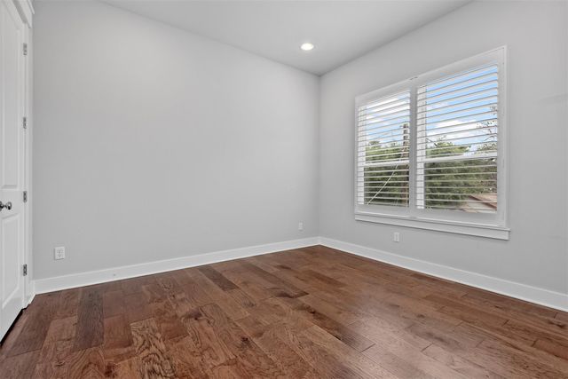 909 Oak Street C, Houston, TX 77018