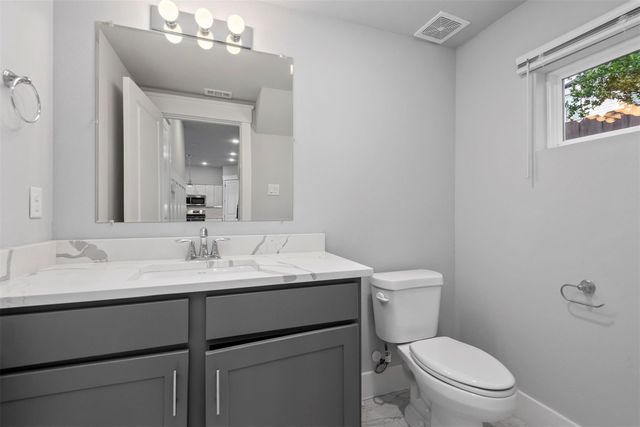 909 Oak Street C, Houston, TX 77018