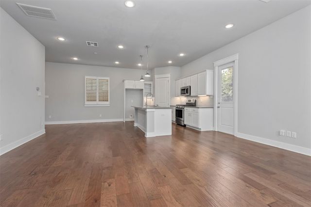 909 Oak Street C, Houston, TX 77018