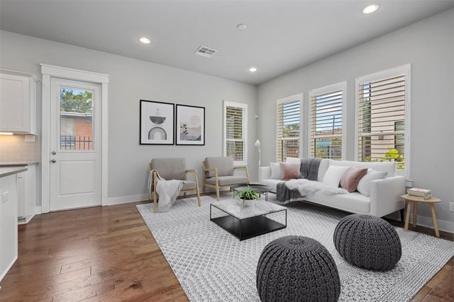 909 Oak Street C, Houston, TX 77018