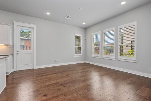 909 Oak Street C, Houston, TX 77018