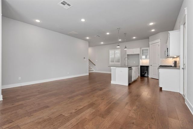 909 Oak Street C, Houston, TX 77018