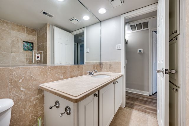 10201 Regal Oaks Drive 103, Dallas, TX 75230