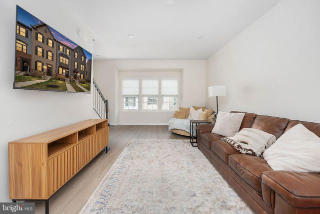 2010 TRACK CIR, Fredericksburg, VA 22401