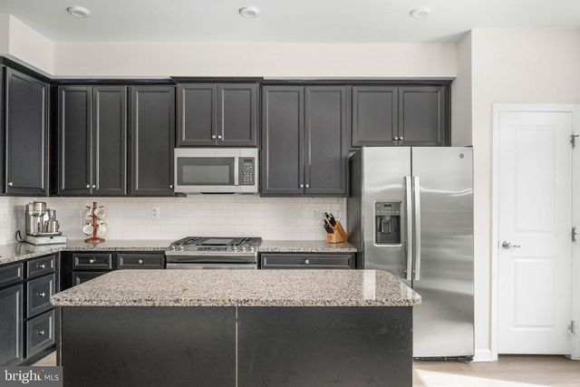 2010 TRACK CIR, Fredericksburg, VA 22401