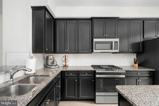 2010 TRACK CIR, Fredericksburg, VA 22401