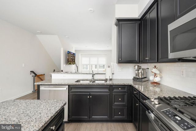 2010 TRACK CIR, Fredericksburg, VA 22401