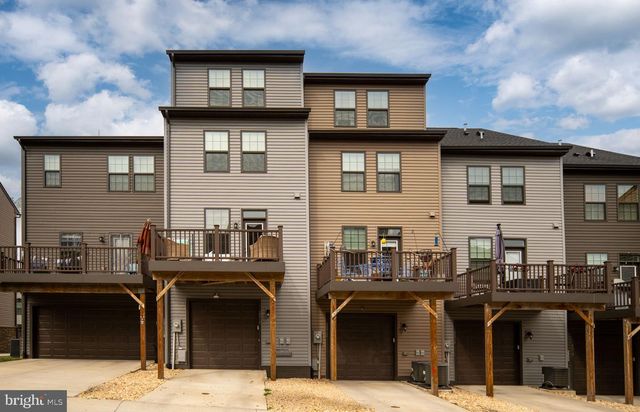 2010 TRACK CIR, Fredericksburg, VA 22401