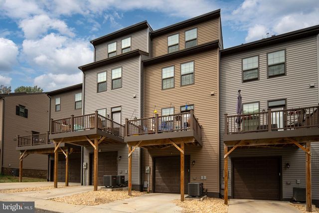 2010 TRACK CIR, Fredericksburg, VA 22401