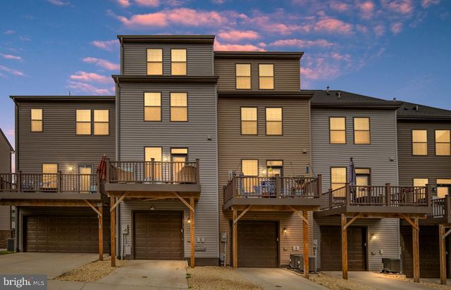 2010 TRACK CIR, Fredericksburg, VA 22401