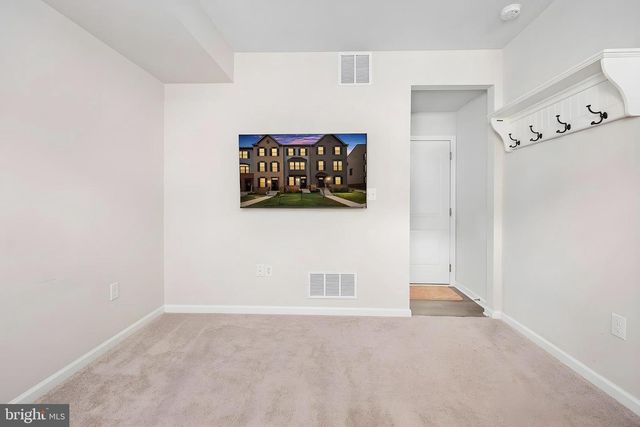 2010 TRACK CIR, Fredericksburg, VA 22401