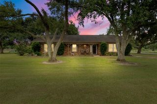 3911 N Elm Road, Santa Fe, TX 77517