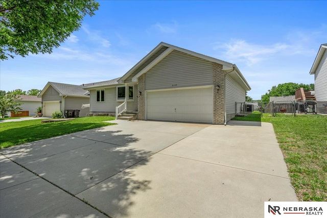 6109 NW 11th Street, Lincoln, NE 68521