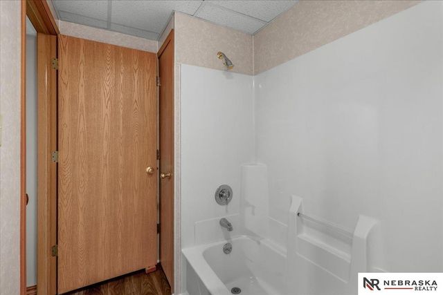 6109 NW 11th Street, Lincoln, NE 68521