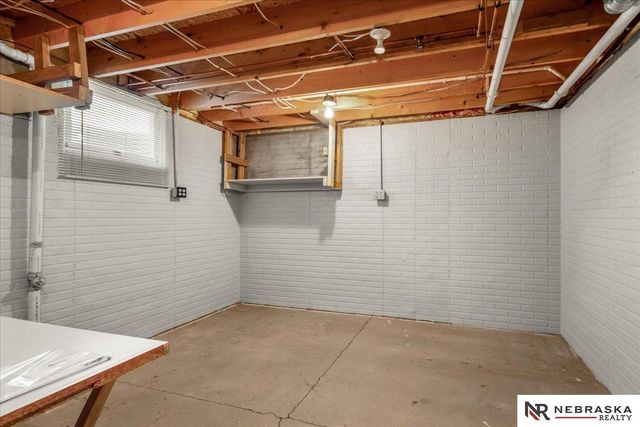 6109 NW 11th Street, Lincoln, NE 68521