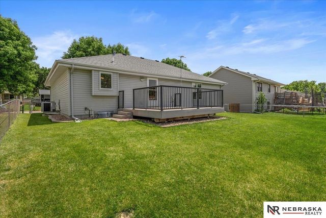 6109 NW 11th Street, Lincoln, NE 68521