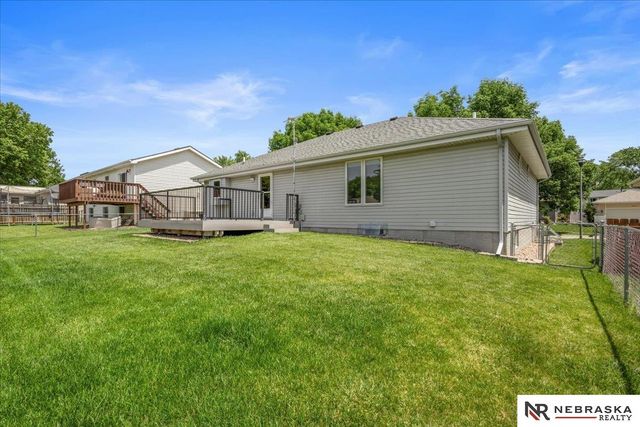 6109 NW 11th Street, Lincoln, NE 68521
