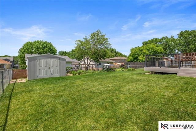 6109 NW 11th Street, Lincoln, NE 68521