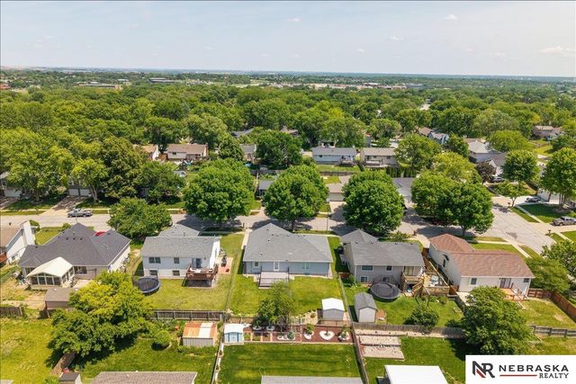 6109 NW 11th Street, Lincoln, NE 68521