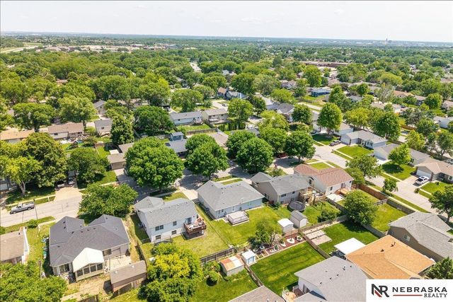 6109 NW 11th Street, Lincoln, NE 68521