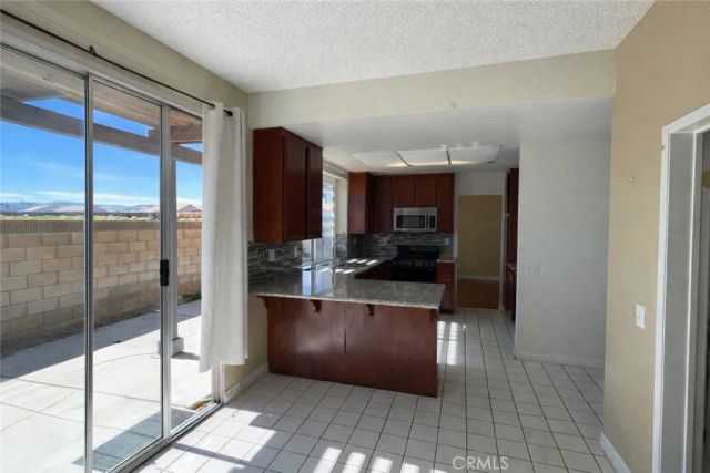 14527 Pony Trail Road, Victorville, CA 92392