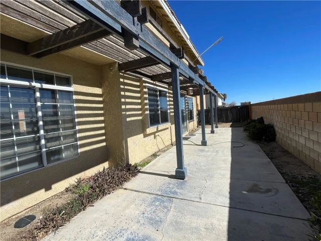 14527 Pony Trail Road, Victorville, CA 92392