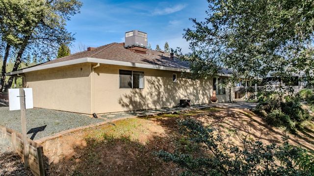 21580 Gayla Dr, Pine Grove, CA 95665