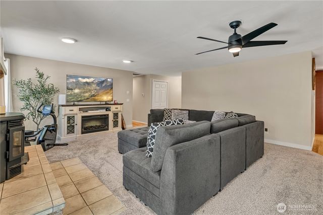 22710 253rd Avenue SE, Maple Valley, WA 98038