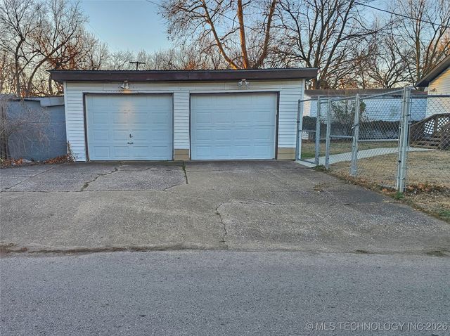 2149 N Delaware Place, Tulsa, OK 74110