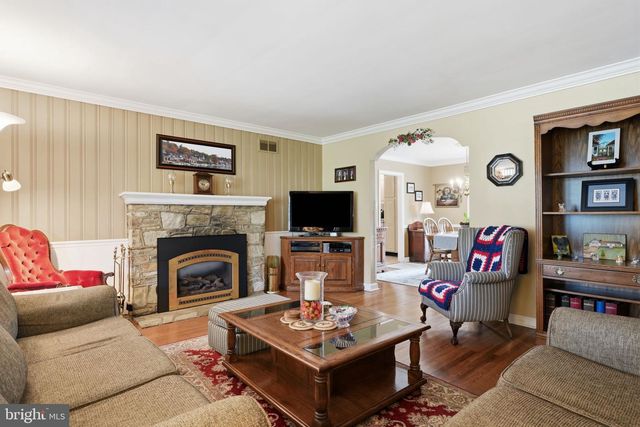 37 BROOKSIDE DR, Feasterville Trevose, PA 19053