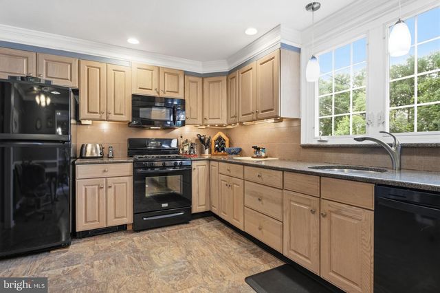 37 BROOKSIDE DR, Feasterville Trevose, PA 19053