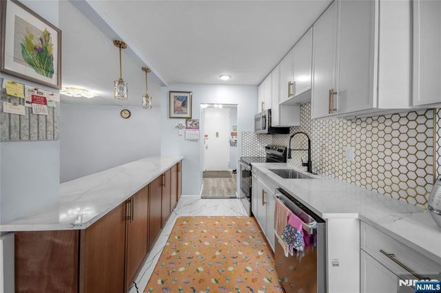 300 Winston L1, Cliffside Park, NJ 07010